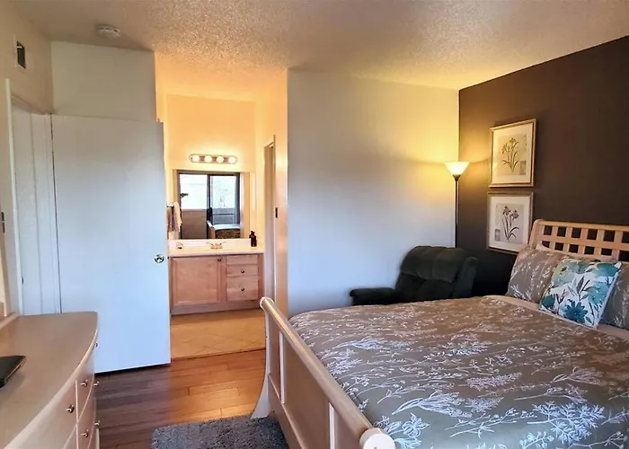 With Heated Pool, Hot Tub, Near Walking Paths Holiday home