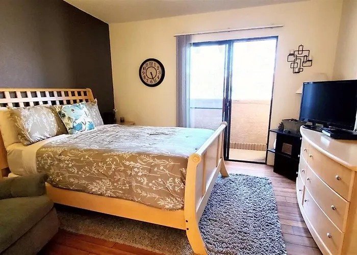 Holiday home With Heated Pool, Hot Tub, Near Walking Paths