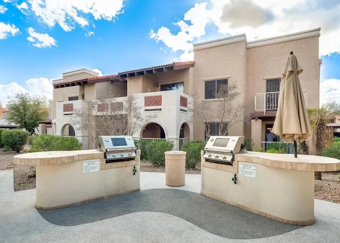 With Heated Pool, Hot Tub, Near Walking Paths Holiday home